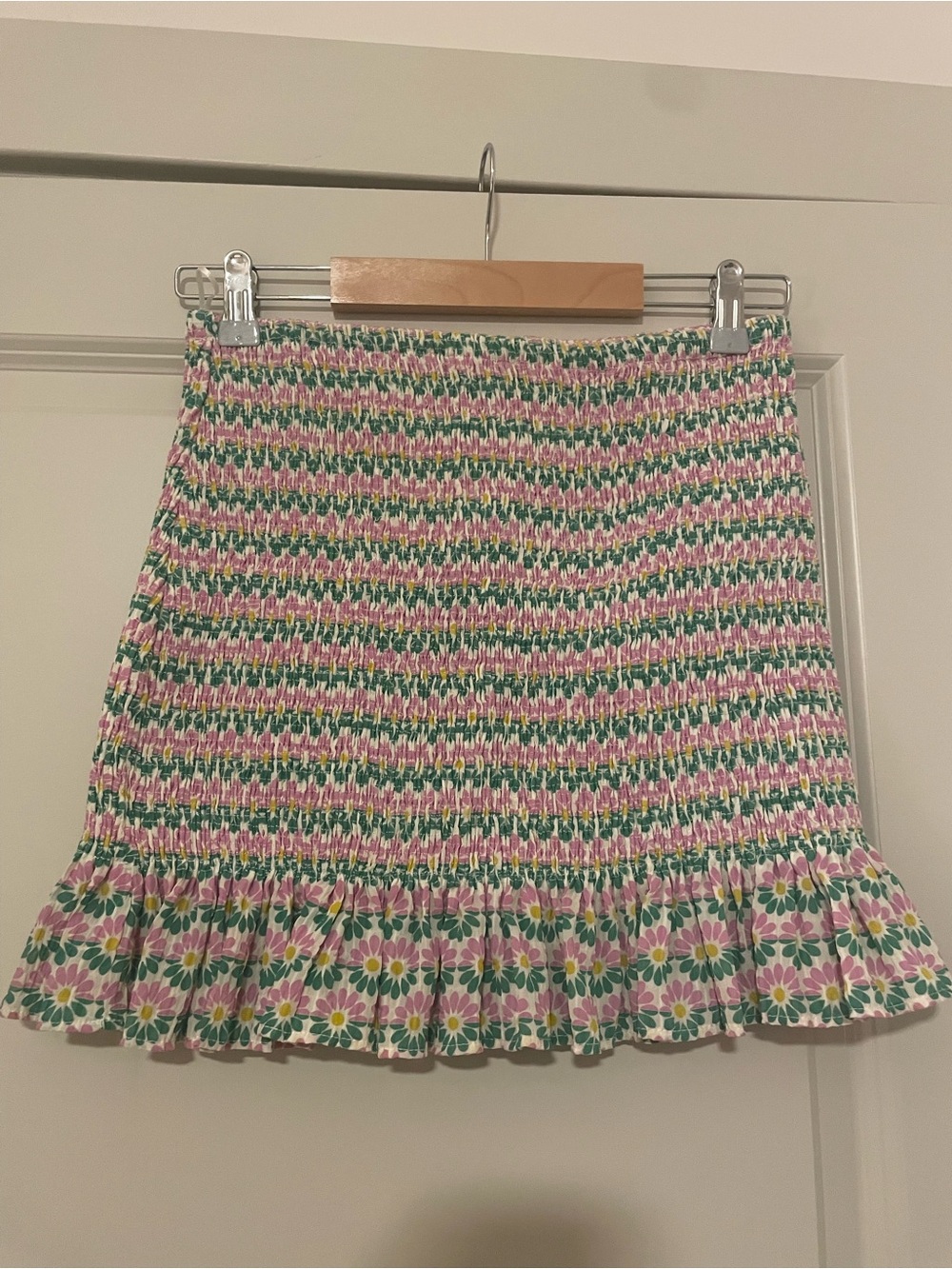 Zara floral smocked mini skirt - Picture 2 of 4